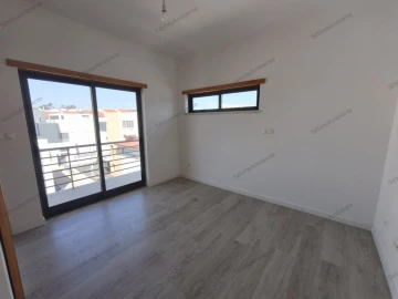 Moradia T5 para Venda em Laranjeiro e Feijó