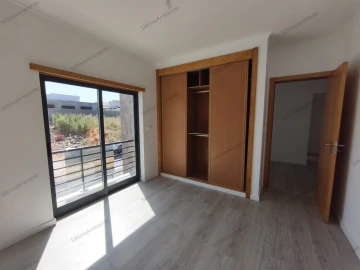 Moradia T5 para Venda em Laranjeiro e Feijó