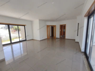 Moradia T5 para Venda em Laranjeiro e Feijó