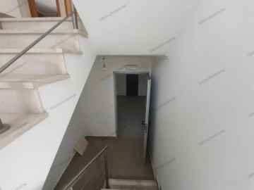 Moradia T5 para Venda em Laranjeiro e Feijó