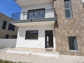 Moradia T5 para Venda em Laranjeiro e Feijó