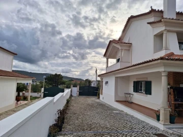 Moradia T5 para Venda em Porto de Mós - São João Baptista e São Pedro