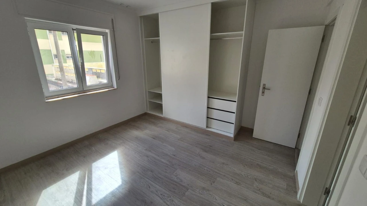 Apartamento T3 para Venda em Massamá e Monte Abraão Foto 13