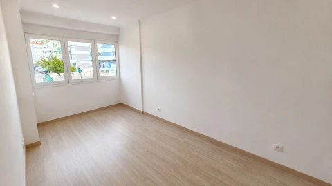 Apartamento T3 para Venda em Massamá e Monte Abraão