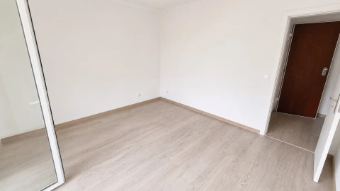 Apartamento T3 para Venda em Massamá e Monte Abraão