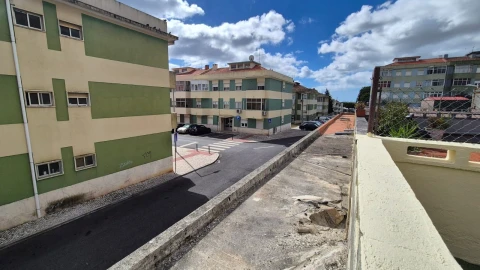 Apartamento T3 para Venda em Massamá e Monte Abraão
