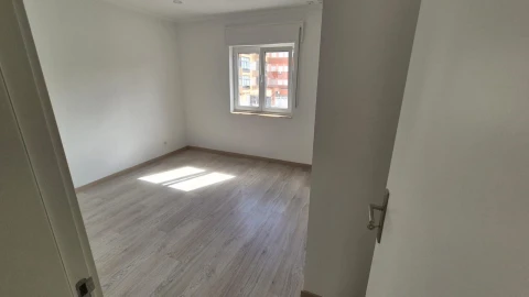 Apartamento T3 para Venda em Massamá e Monte Abraão