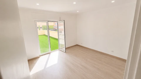 Apartamento T3 para Venda em Massamá e Monte Abraão