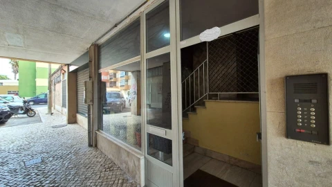 Apartamento T3 para Venda em Massamá e Monte Abraão