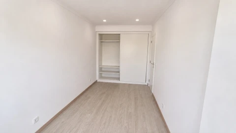 Apartamento T3 para Venda em Massamá e Monte Abraão