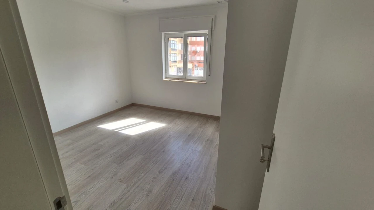 Apartamento T3 para Venda em Massamá e Monte Abraão Foto 15