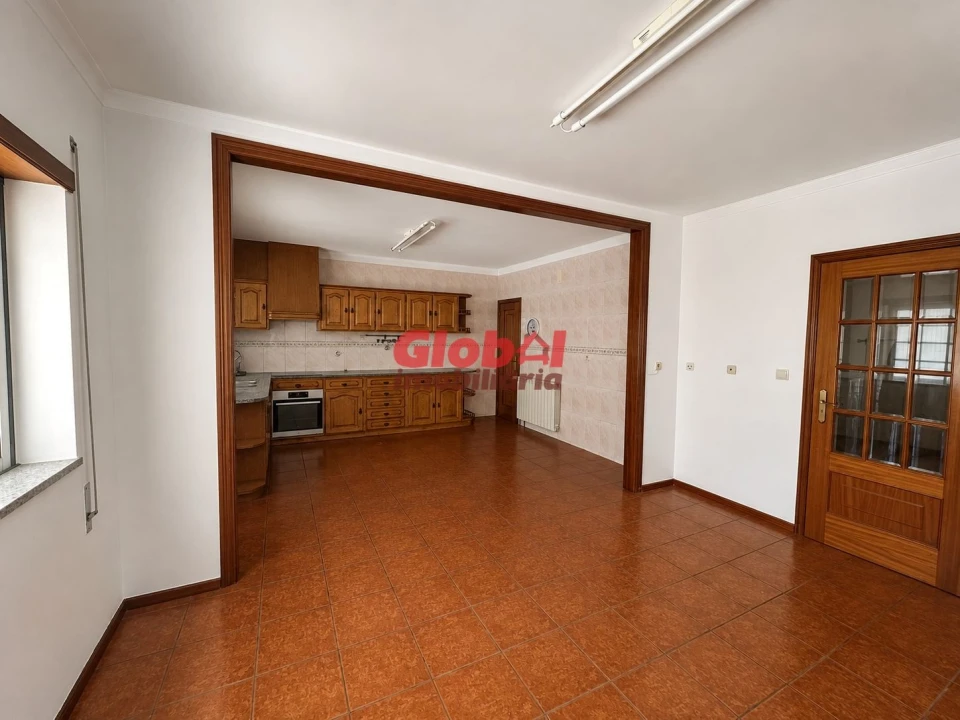Moradia T4 para Venda em Abraveses Foto 2