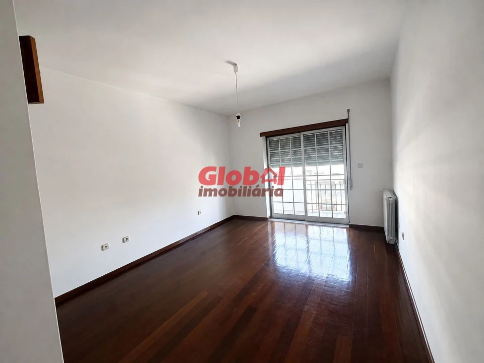 Moradia T4 para Venda em Abraveses Foto 10