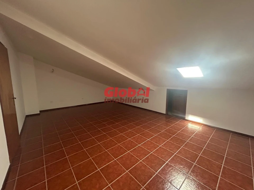 Moradia T4 para Venda em Abraveses Foto 15