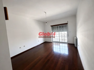 Moradia T4 para Venda em Abraveses