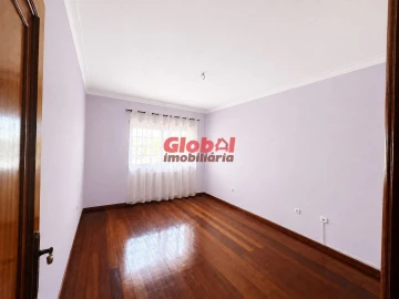 Moradia T4 para Venda em Abraveses