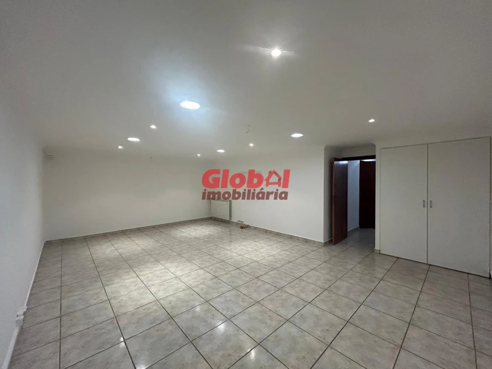 Moradia T4 para Venda em Abraveses Foto 16