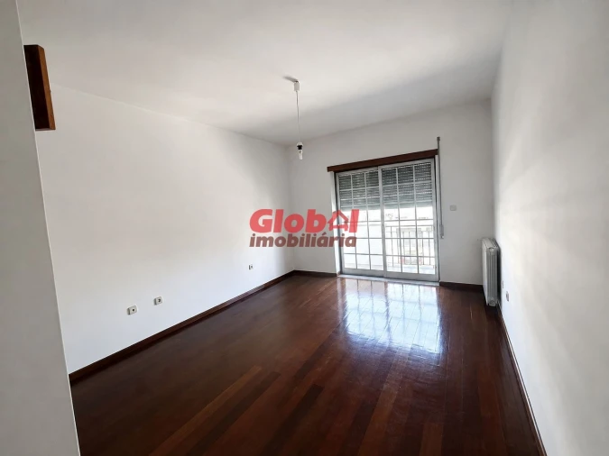 Moradia T4 para Venda em Abraveses Foto 10