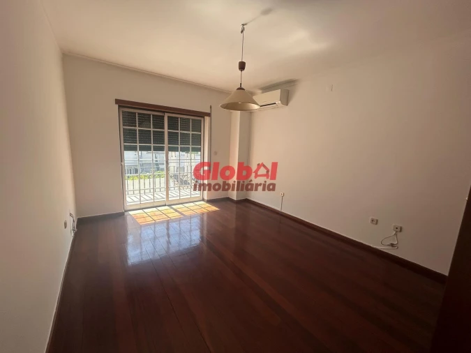 Moradia T4 para Venda em Abraveses Foto 11