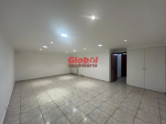 Moradia T4 para Venda em Abraveses Foto 16