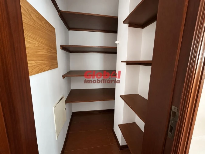 Moradia T4 para Venda em Abraveses Foto 3