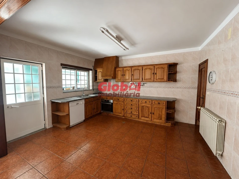 Moradia T4 para Venda em Abraveses Foto 1