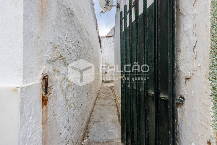 Moradia T2 para Venda em Vale de Santarem Foto 4