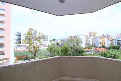 Apartamento T3 para Venda em São Domingos de Benfica