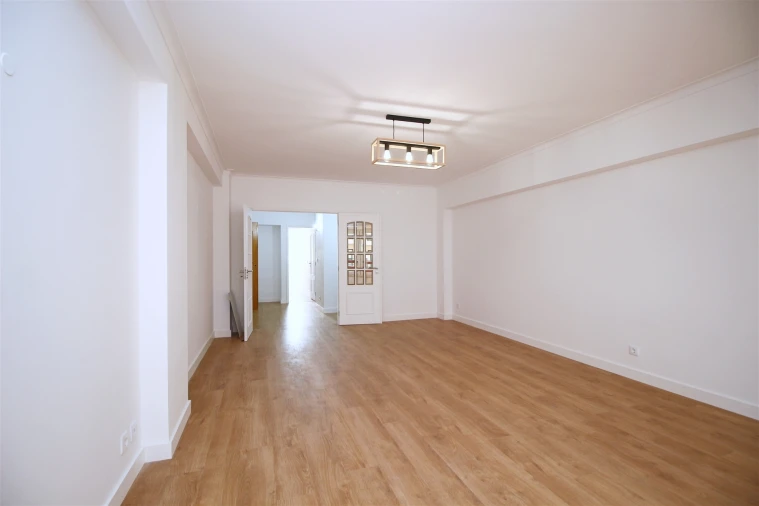 Apartamento T3 para Venda em São Domingos de Benfica Foto 3
