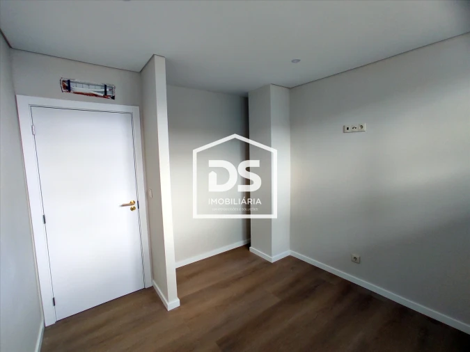 Apartamento T3 para Venda em Guarda Foto 9