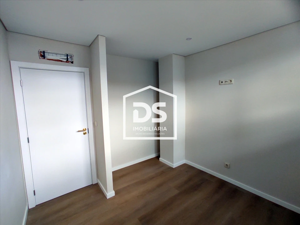 Apartamento T3 para Venda em Guarda Foto 9