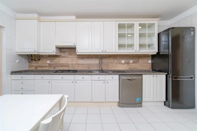Apartamento T4 para Venda em Santa Maria e São Miguel, São Martinho, São Pedro Penaferrim
