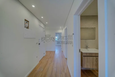 Apartamento T3 para Venda em Oliveira, São Paio e São Sebastião