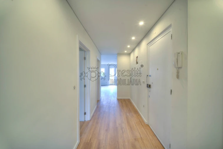 Apartamento T3 para Venda em Oliveira, São Paio e São Sebastião Foto 3