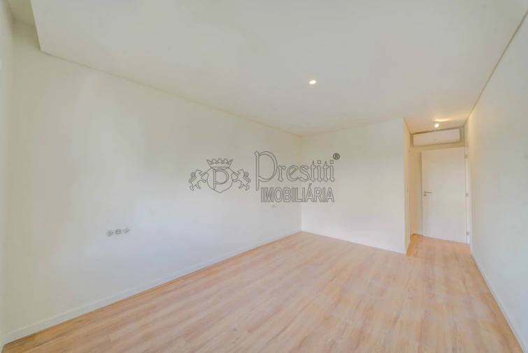 Apartamento T3 para Venda em Oliveira, São Paio e São Sebastião Foto 11