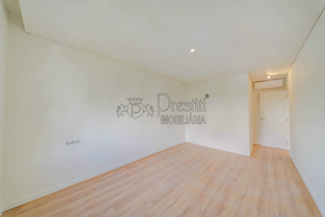 Apartamento T3 para Venda em Oliveira, São Paio e São Sebastião Foto 11