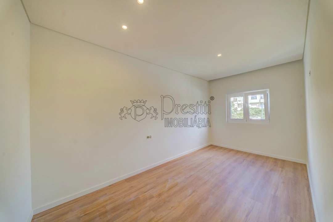 Apartamento T3 para Venda em Oliveira, São Paio e São Sebastião Foto 13