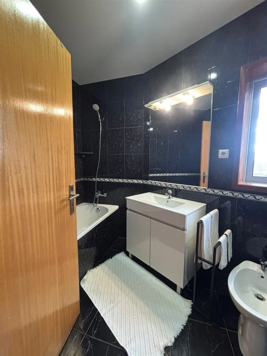 Apartamento T2 para Venda em Canelas Foto 37
