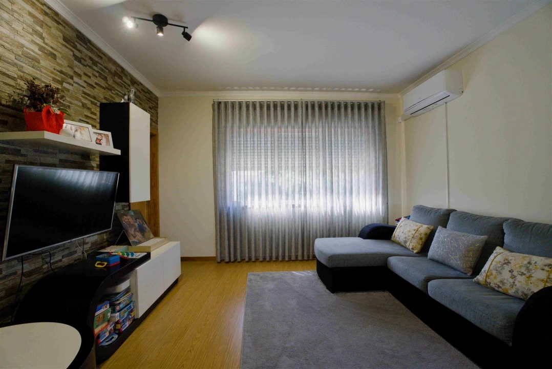 Apartamento T2 para Venda em Canelas Foto 1