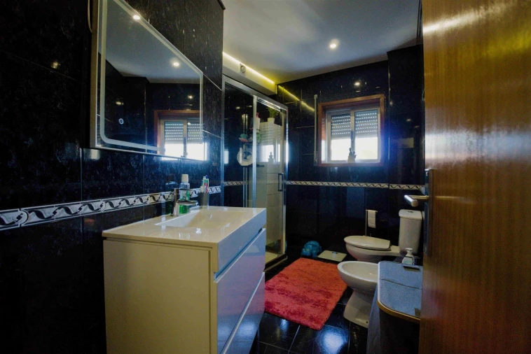 Apartamento T2 para Venda em Canelas Foto 9