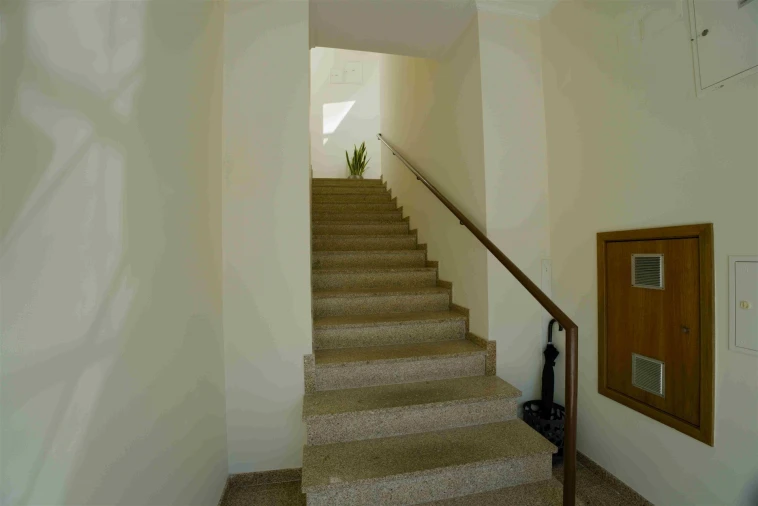 Apartamento T2 para Venda em Canelas Foto 3
