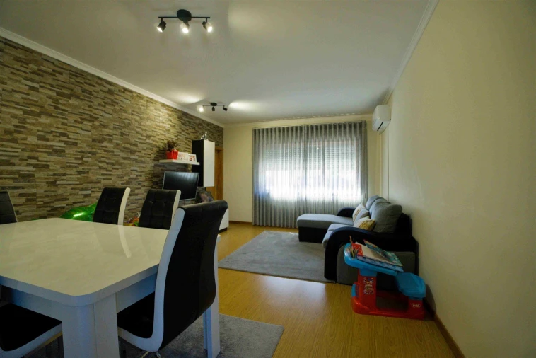 Apartamento T2 para Venda em Canelas Foto 26