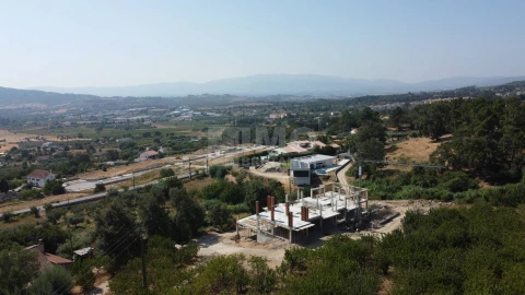 Moradia T4 para Venda em Tortosendo