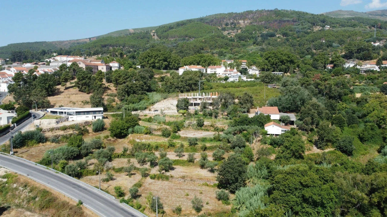 Moradia T4 para Venda em Tortosendo Foto 2