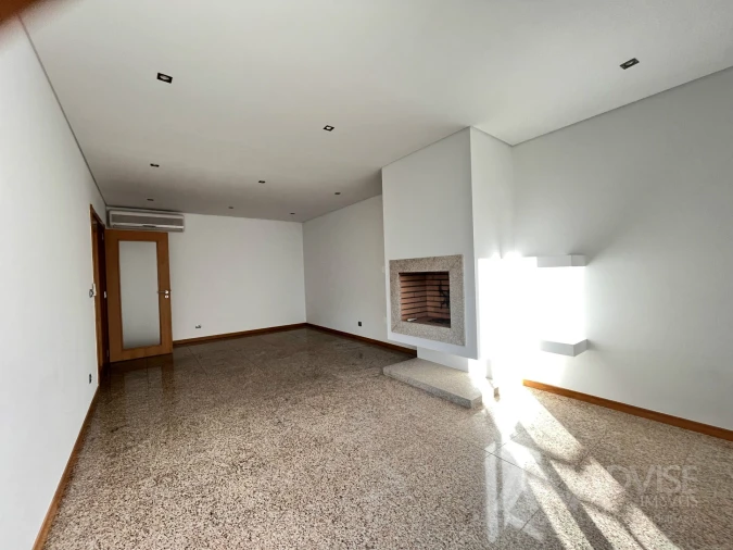 Apartamento T2 para Arrendamento em Viseu Foto 2