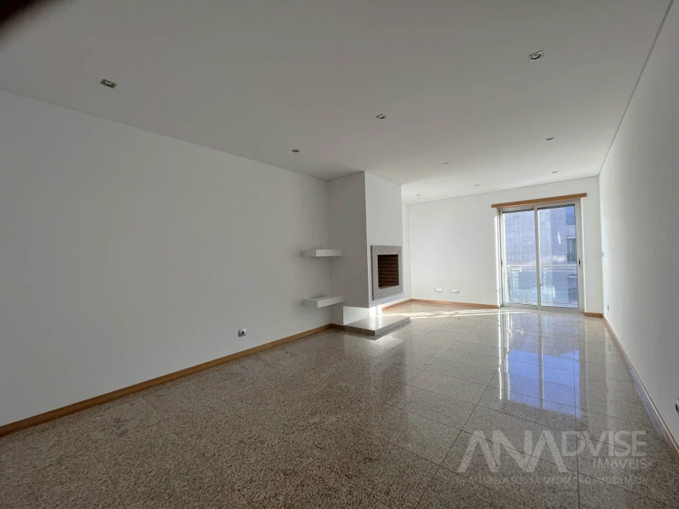 Apartamento T2 para Arrendamento em Viseu Foto 6