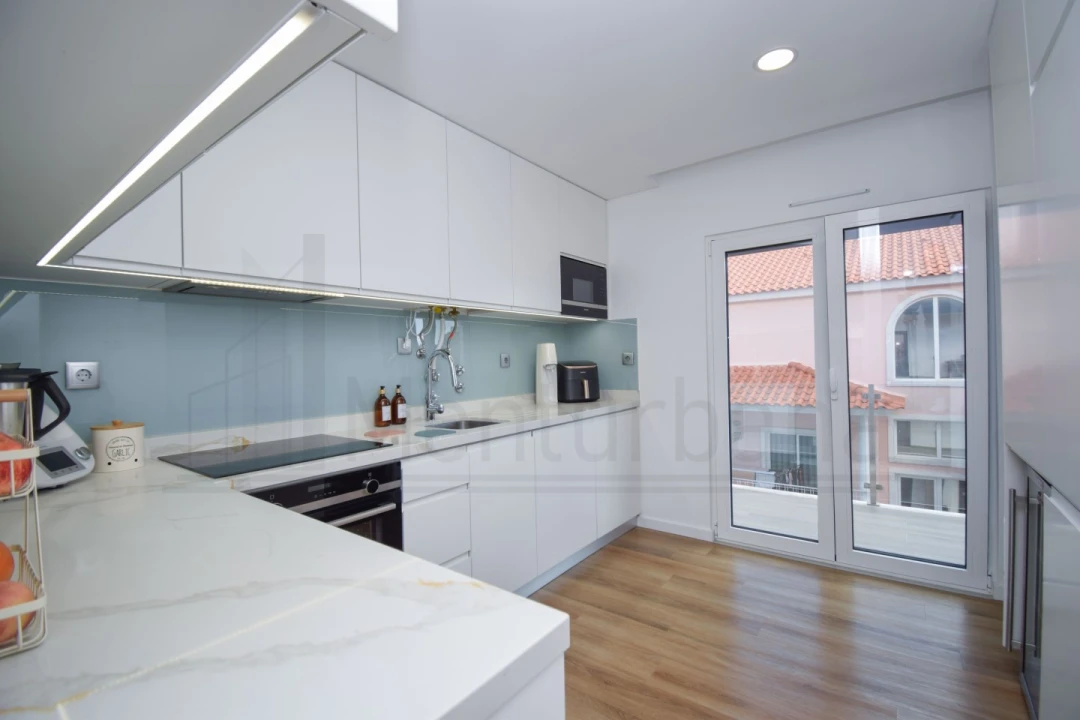 Apartamento T3 para Venda em Carcavelos e Parede Foto 13
