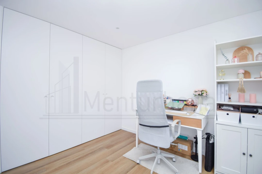 Apartamento T3 para Venda em Carcavelos e Parede Foto 22