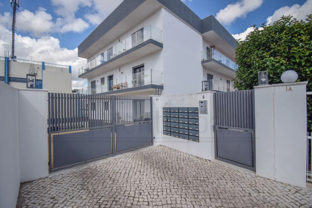 Apartamento T3 para Venda em Carcavelos e Parede Foto 35
