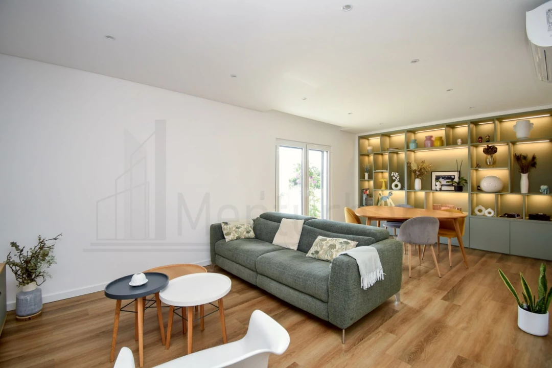 Apartamento T3 para Venda em Carcavelos e Parede Foto 1